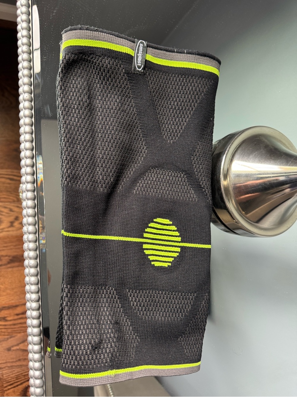 Compression Knee Sleeve with Neon Trim - Picture 2 of 4